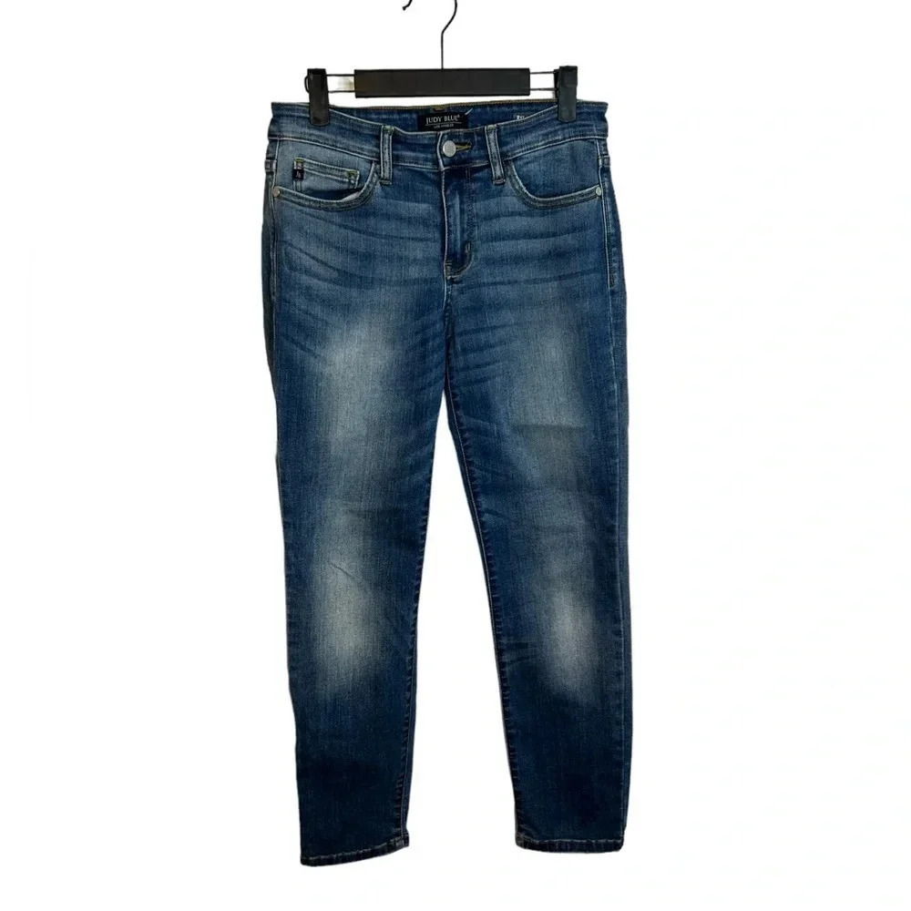 Judy Blue Relaxed Fit Medium Wash Jeans